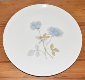 WEDGWOOD Dinner Plate - Ice Rose - EUC