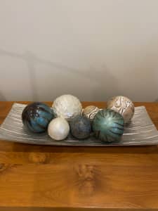 Decorative display balls with silver tray 7 balls
