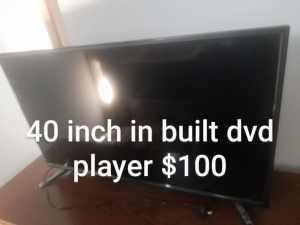 40 INCH TV WITH BUILT IN DVD PLAYER 