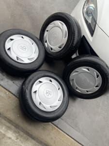 Holden vn 5l hubcaps and wheels