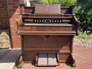 1903 Mason & Hamlin Pump Organ