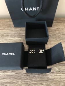 Chanel Earrings Classic CC Crystal Star Light Gold Hardware NEW