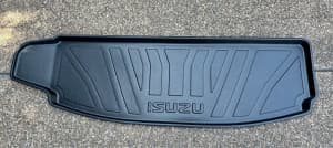 Isuzu MUX cargo mat, rear section