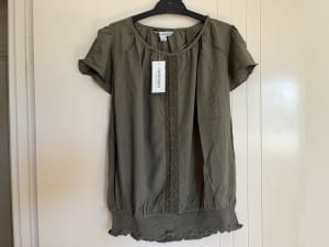 LADIES TOP (SIZE SMALL)