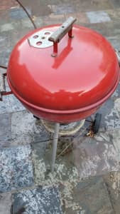 WEBER Vintage Charcoal Kettle BBQ
- RED
