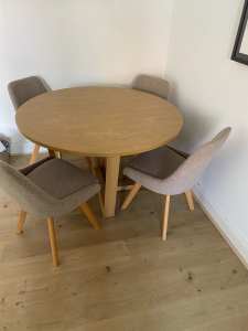 Circular Dining Table and 4 chairs.