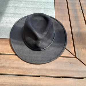 Akubra traveller hats size 58