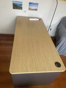 large desk in good condition