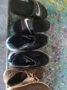 Size 4 boys shoes 