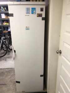 Refrigerator - Vestfrost - Made in Denmark - Cools great - Door issue