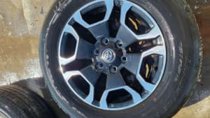 2022 Toyota Hilux SR5 rims and tyres