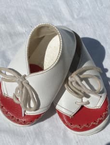 True Vintage 1950 Baby First shoe Two Tone Spectator Brogue lace up
