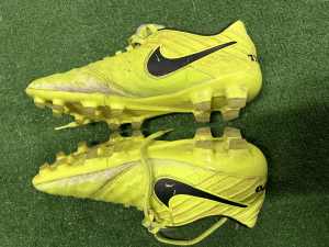 Size 9.5 footy boots, Nike