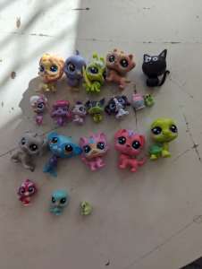 16 littlest pet Shop toys+ 3 extra 