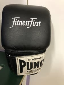 PUNCH-Fitness First- (Size: L) Standard Punching Gloves Used