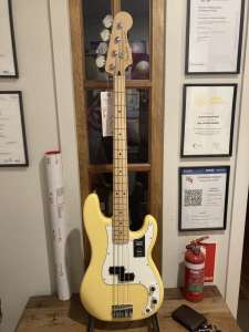 2022 Fender Precision Bass, Player Series in Buttercream w hardcase.
