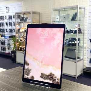 iPad Pro 128G 9.7 Black Cellular Good Condition Warranty INVOICE