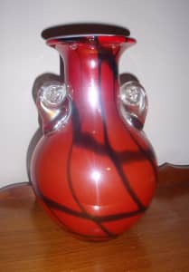 STUNNING RED ART GLASS VASE WITH BLACK LINES 22CM HIGH 17CM WIDE