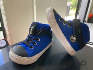 Toddle converse shoes US7