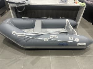1 month old aqua dingy and 5 hp Yamaha four stroke like new