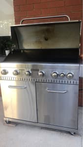 Barbecue 7 burners stained steel value $800 sale $500 bottle gas