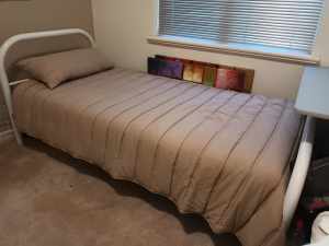 Single bed & bed linen mattress top condition. Pick up Joondanna