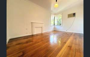 HOUSE FOR RENT IN ESSENDON NORTH