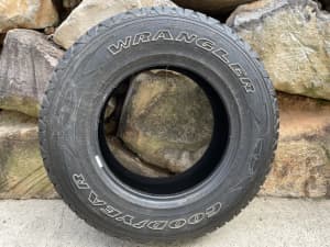 Goodyear Wrangler tyre P235/75/R17