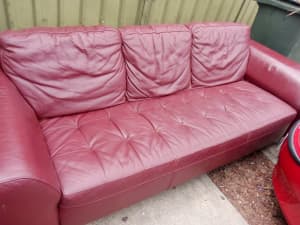 Red leather lounge in great condition 