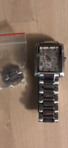 GUESS full stainless steel . Wrist watch New battery.