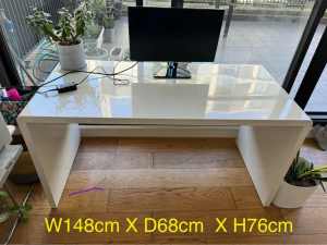 White desk with a free chair 