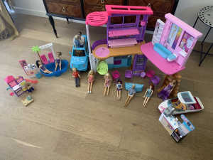 Barbie dolls and play set package