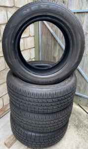 A set of SUVs Tyres 4x 235/55 R17 103V ( almost brand new)