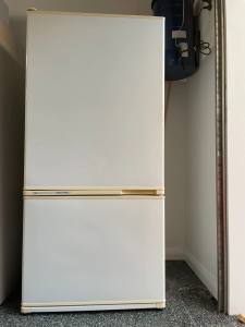 Fisher & Paykel 499 Litre Bottom Mount White Refrigerator