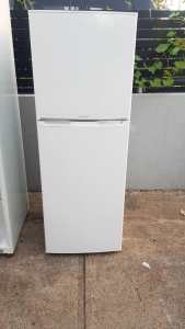 WESTINGHOUSE 250LTS WHITE TOP MOUNT REFRIGERATOR