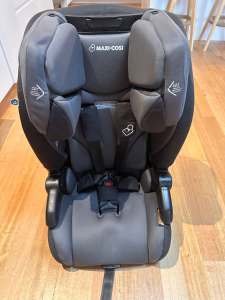 Maxi Cosi Luna Child car seat 12mo- 8yrs