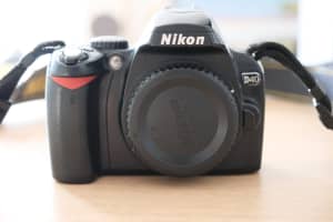 Nikon D40 Digital SLR Camera Body excellent working condition