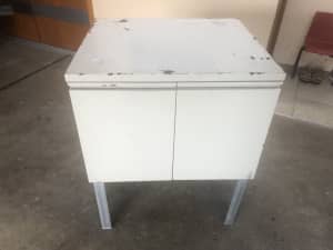 Steel cabinet/bench for storage and working 