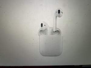 Apple - AirPods 1st Generation with Charging Case - 2nd Hand