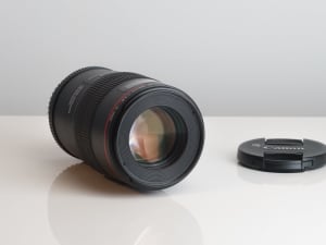 Canon EF 100mm F2.8 L Macro IS USM Lens in Excellent condition