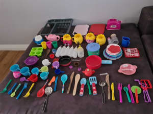 Toy kitchen items