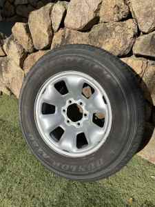 Dunlop Grandtrek AT20 tyre & rim 265/65/17