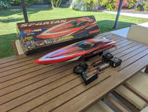 Traxxas Spartan Brushless R/C Boat *very fast*