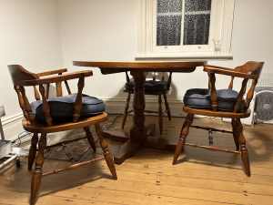 Round table & 4 captain chairs