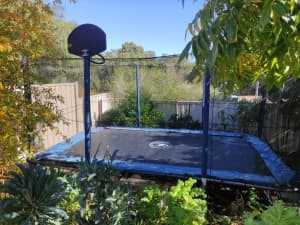 5m x 3m Trampoline with enclosure, sprinklers, and basketball hoop