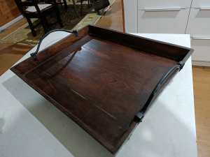 Solid wooden tray from Mangana Olinda