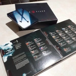 like new - the x files dvd box set collection