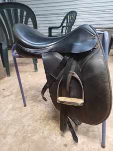 17 inch Trainers masters dressage saddle