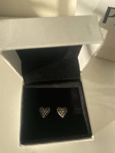 New Pandora Sterling Silver Snowflake Heart Stud Earrings