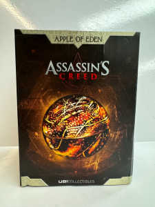 ASSASSINS CREED APPLE OF EDEN COLLECTABLE 9.5CM LIGHTS UP - 379559